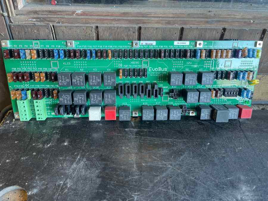 MERCEDES ELECTRIC SWITCH PANEL A0055463340 - Elektrosistēma - Autobuss: foto 2 MERCEDES ELECTRIC SWITCH PANEL A0055463340 - Elektrosistēma - Autobuss: foto 2