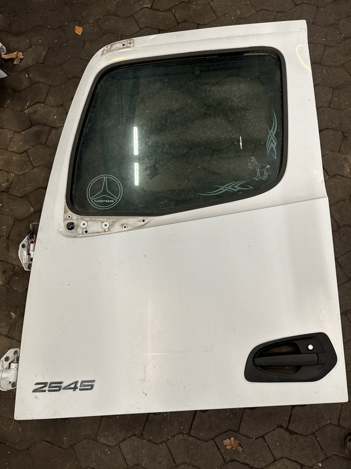 MERCEDES LEFT DOOR A9607202303 - Kabīne un interjers - Kravas automašīna: foto 1 MERCEDES LEFT DOOR A9607202303 - Kabīne un interjers - Kravas automašīna: foto 1