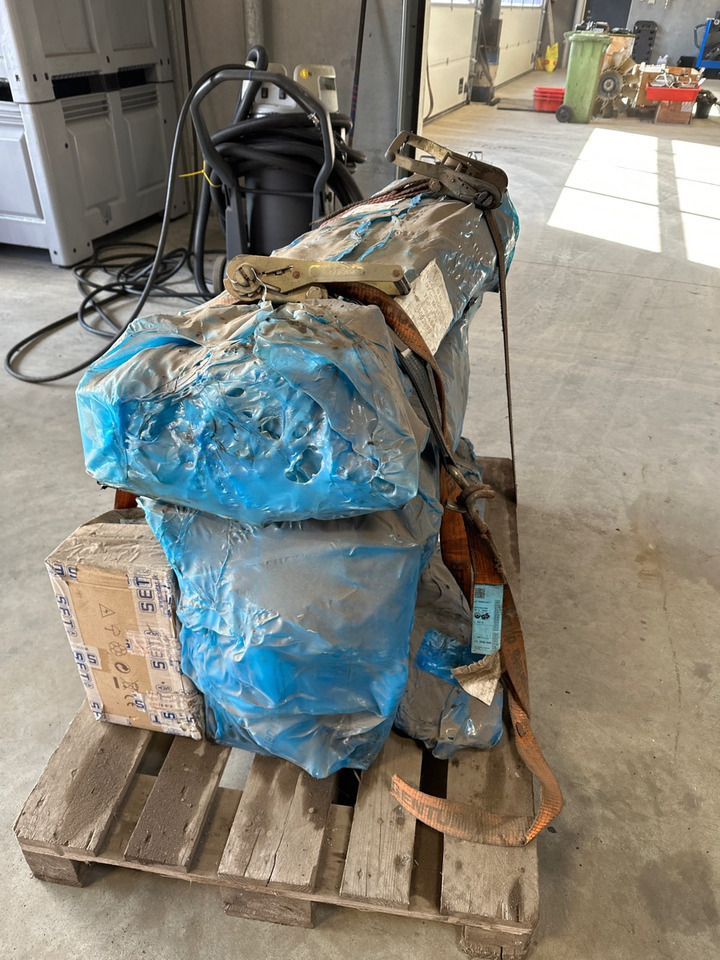 RENAULT D11C BLOK - Dzinējs un rezerves daļas - Kravas automašīna: foto 2 RENAULT D11C BLOK - Dzinējs un rezerves daļas - Kravas automašīna: foto 2