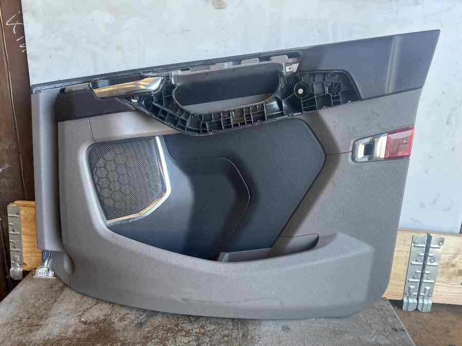 SCANIA DOOR TRIM 2935304 RH - Kabīne un interjers - Kravas automašīna: foto 1 SCANIA DOOR TRIM 2935304 RH - Kabīne un interjers - Kravas automašīna: foto 1