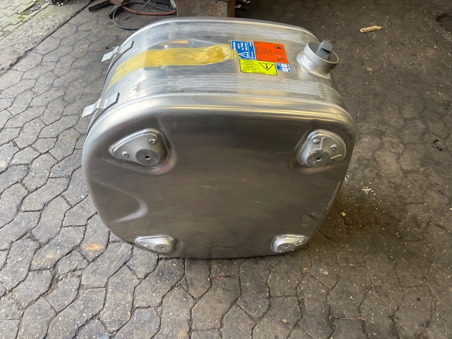 SCANIA FUEL TANK 2710455 - Degvielas sistēma - Kravas automašīna: foto 2 SCANIA FUEL TANK 2710455 - Degvielas sistēma - Kravas automašīna: foto 2