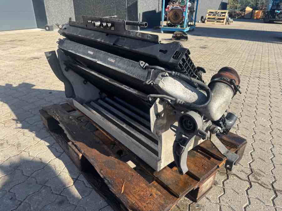 SCANIA L SERIE COOLER / RADIATOR 1769999 2580968 - Dzesēšanas sistēma - Kravas automašīna: foto 2 SCANIA L SERIE COOLER / RADIATOR 1769999 2580968 - Dzesēšanas sistēma - Kravas automašīna: foto 2