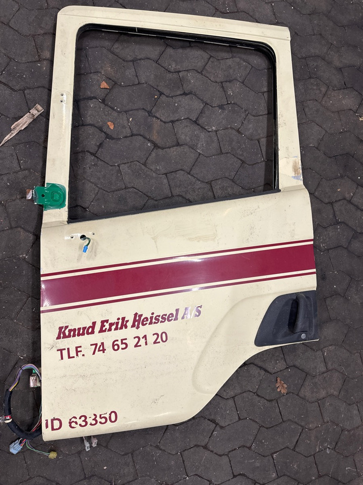 SCANIA LEFT DOOR 1384419 - Kabīne un interjers - Kravas automašīna: foto 1 SCANIA LEFT DOOR 1384419 - Kabīne un interjers - Kravas automašīna: foto 1