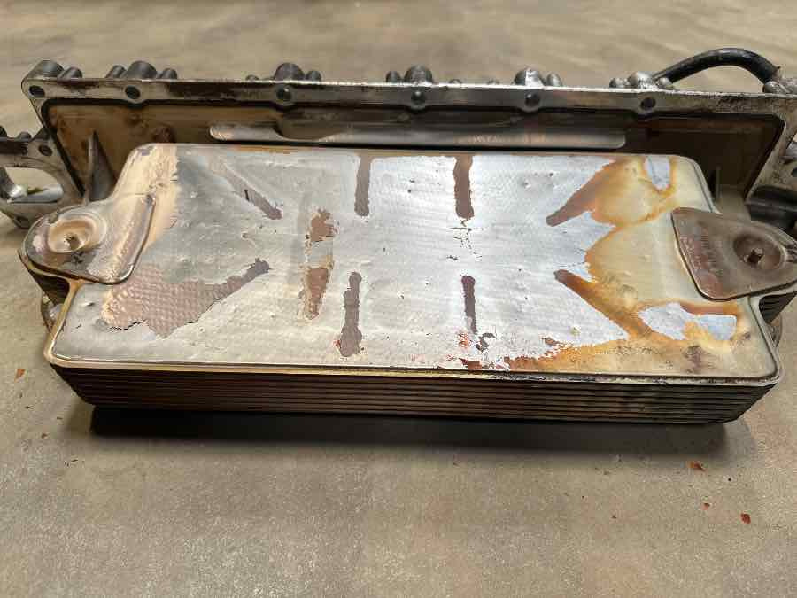 SCANIA OIL COOLER 1945965 - Dzinējs un rezerves daļas - Kravas automašīna: foto 1 SCANIA OIL COOLER 1945965 - Dzinējs un rezerves daļas - Kravas automašīna: foto 1