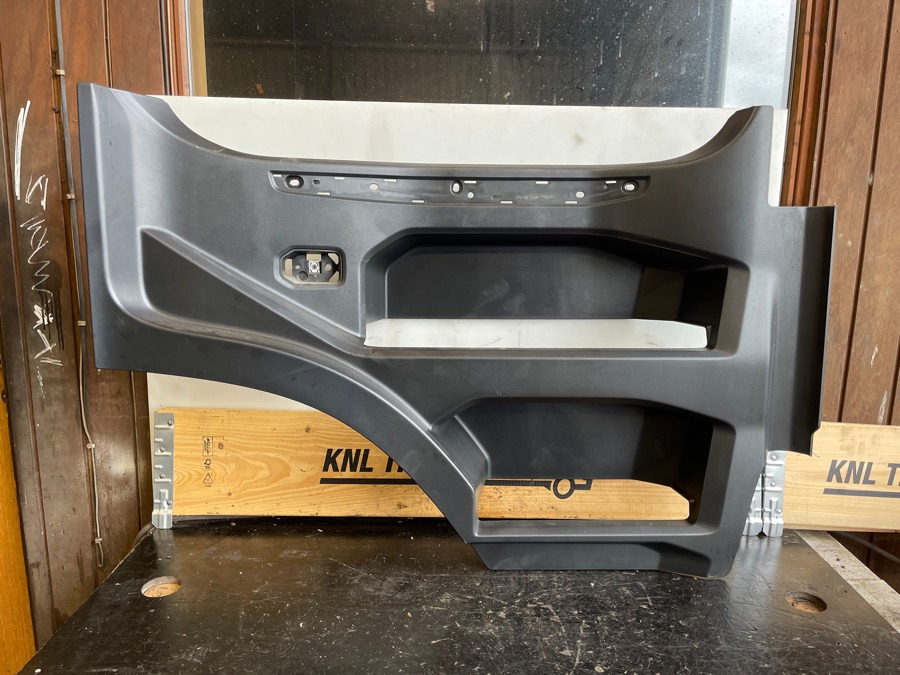 SCANIA STEP PLATE 2422396 - Virsbūve un ārpuse - Kravas automašīna: foto 1 SCANIA STEP PLATE 2422396 - Virsbūve un ārpuse - Kravas automašīna: foto 1