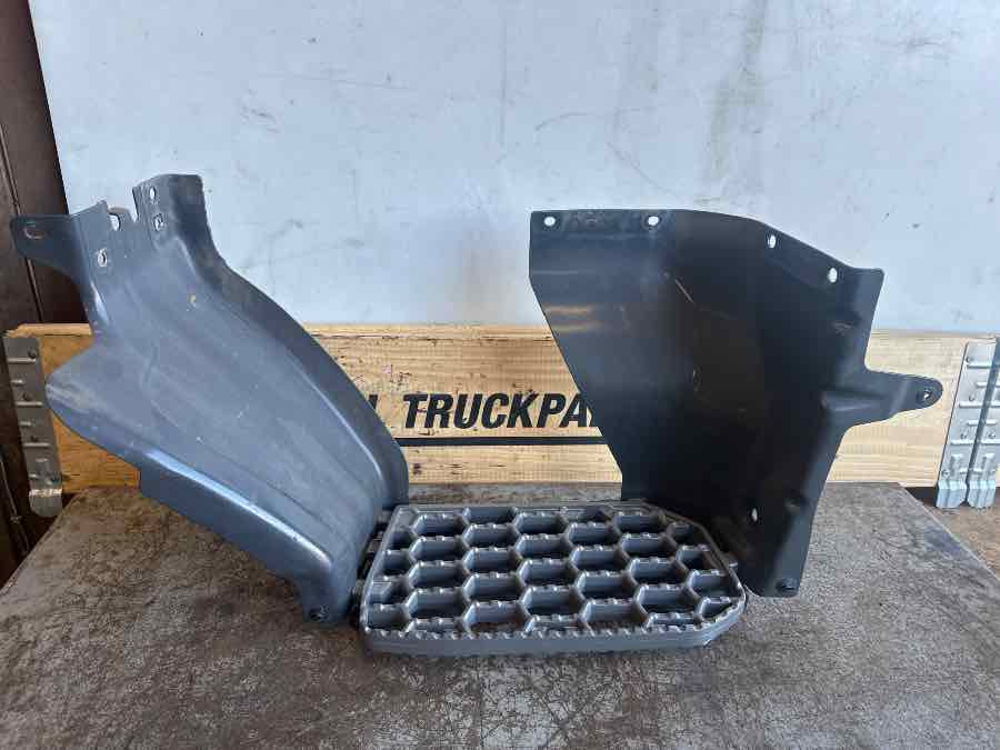 SCANIA STEP PLATE RH 2422410 2422412 2533168 - Kabīne un interjers - Kravas automašīna: foto 1 SCANIA STEP PLATE RH 2422410 2422412 2533168 - Kabīne un interjers - Kravas automašīna: foto 1