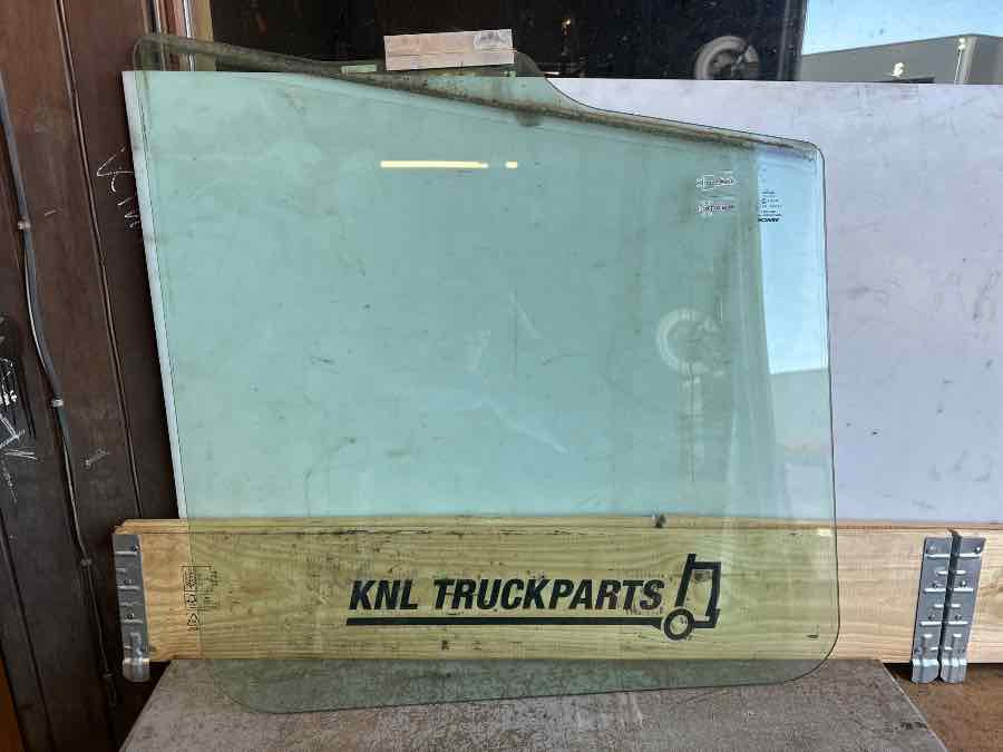 SCANIA WINDOW GLAZING 2301654 - Kabīne un interjers - Kravas automašīna: foto 1 SCANIA WINDOW GLAZING 2301654 - Kabīne un interjers - Kravas automašīna: foto 1