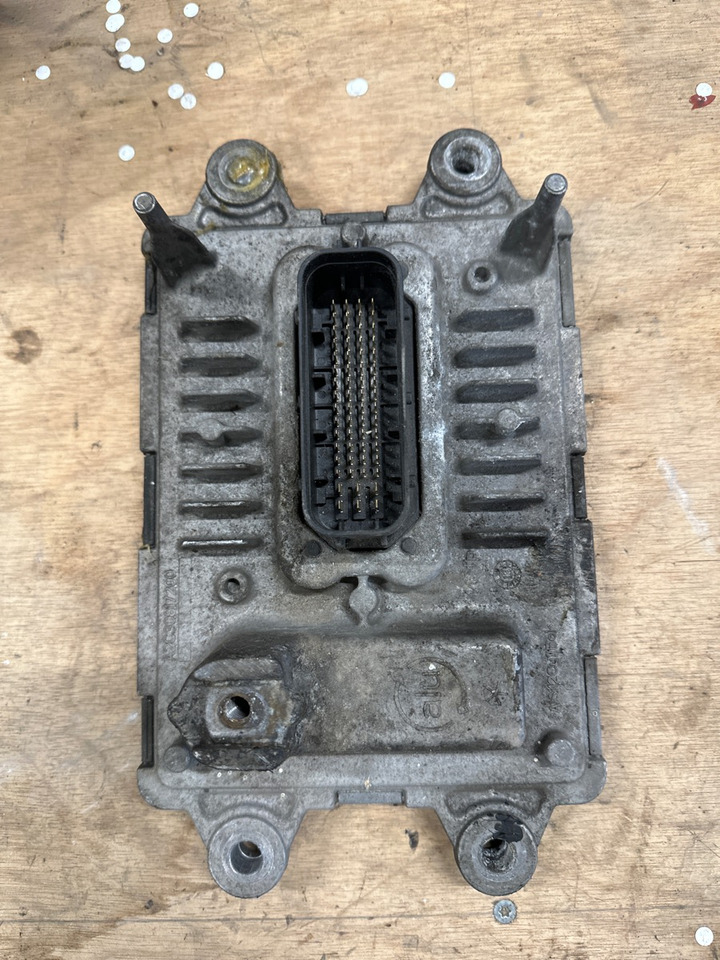 VOLVO ECU 21870075 P02 - Elektrosistēma - Kravas automašīna: foto 2 VOLVO ECU 21870075 P02 - Elektrosistēma - Kravas automašīna: foto 2