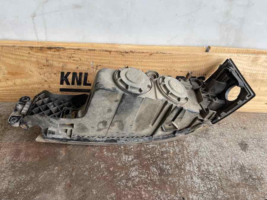 VOLVO FOG LAMP 22332592 RH - Gaismas/ Apgaismojums - Kravas automašīna: foto 2 VOLVO FOG LAMP 22332592 RH - Gaismas/ Apgaismojums - Kravas automašīna: foto 2