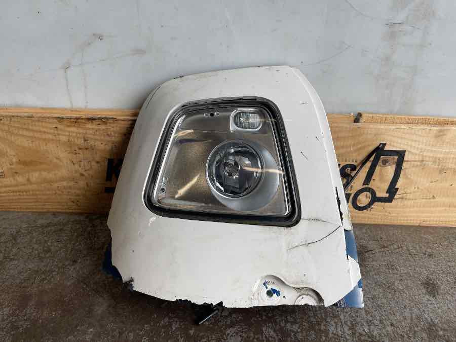 VOLVO FRONT LAMPE ROOF 82145721 - Gaismas/ Apgaismojums - Kravas automašīna: foto 1 VOLVO FRONT LAMPE ROOF 82145721 - Gaismas/ Apgaismojums - Kravas automašīna: foto 1