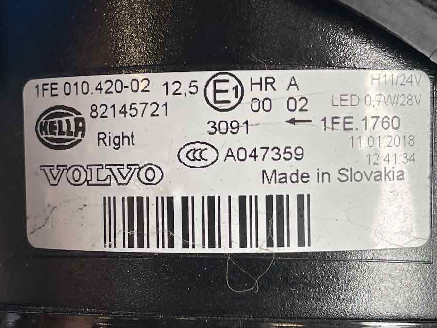VOLVO FRONT LAMPE ROOF 82145721 - Gaismas/ Apgaismojums - Kravas automašīna: foto 3 VOLVO FRONT LAMPE ROOF 82145721 - Gaismas/ Apgaismojums - Kravas automašīna: foto 3