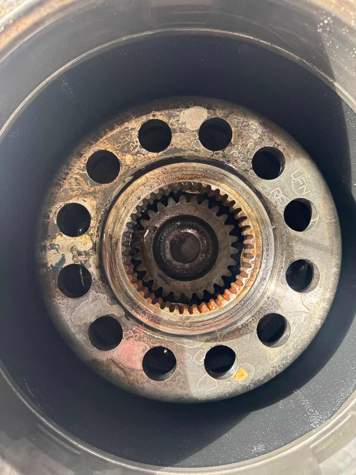 VOLVO HUBREDUCTION 21942659 - Rumba - Kravas automašīna: foto 3 VOLVO HUBREDUCTION 21942659 - Rumba - Kravas automašīna: foto 3