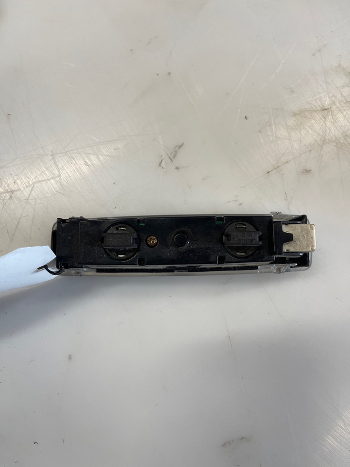 VOLVO LIGHT 82055235 - Gaismas/ Apgaismojums - Kravas automašīna: foto 3 VOLVO LIGHT 82055235 - Gaismas/ Apgaismojums - Kravas automašīna: foto 3