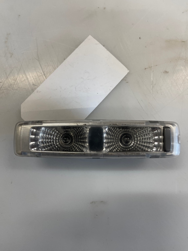 VOLVO LIGHT 82055235 - Gaismas/ Apgaismojums - Kravas automašīna: foto 2 VOLVO LIGHT 82055235 - Gaismas/ Apgaismojums - Kravas automašīna: foto 2