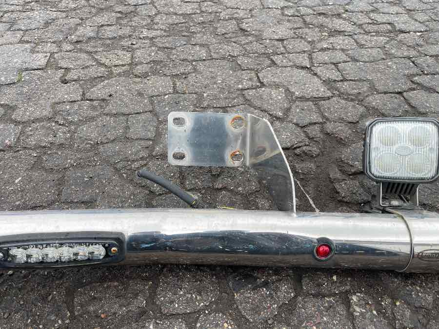 VOLVO LIGHT BOOM, CHROME - Gaismas/ Apgaismojums - Kravas automašīna: foto 3 VOLVO LIGHT BOOM, CHROME - Gaismas/ Apgaismojums - Kravas automašīna: foto 3