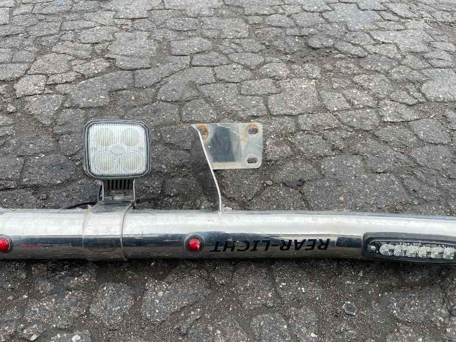 VOLVO LIGHT BOOM, CHROME - Gaismas/ Apgaismojums - Kravas automašīna: foto 2 VOLVO LIGHT BOOM, CHROME - Gaismas/ Apgaismojums - Kravas automašīna: foto 2