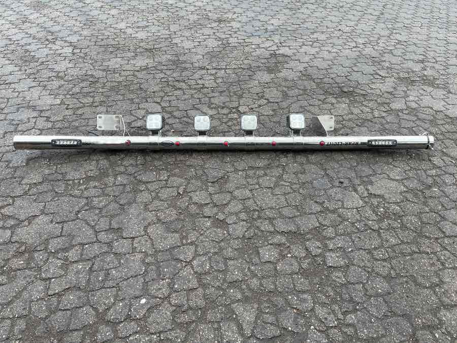 VOLVO LIGHT BOOM, CHROME - Gaismas/ Apgaismojums - Kravas automašīna: foto 1 VOLVO LIGHT BOOM, CHROME - Gaismas/ Apgaismojums - Kravas automašīna: foto 1