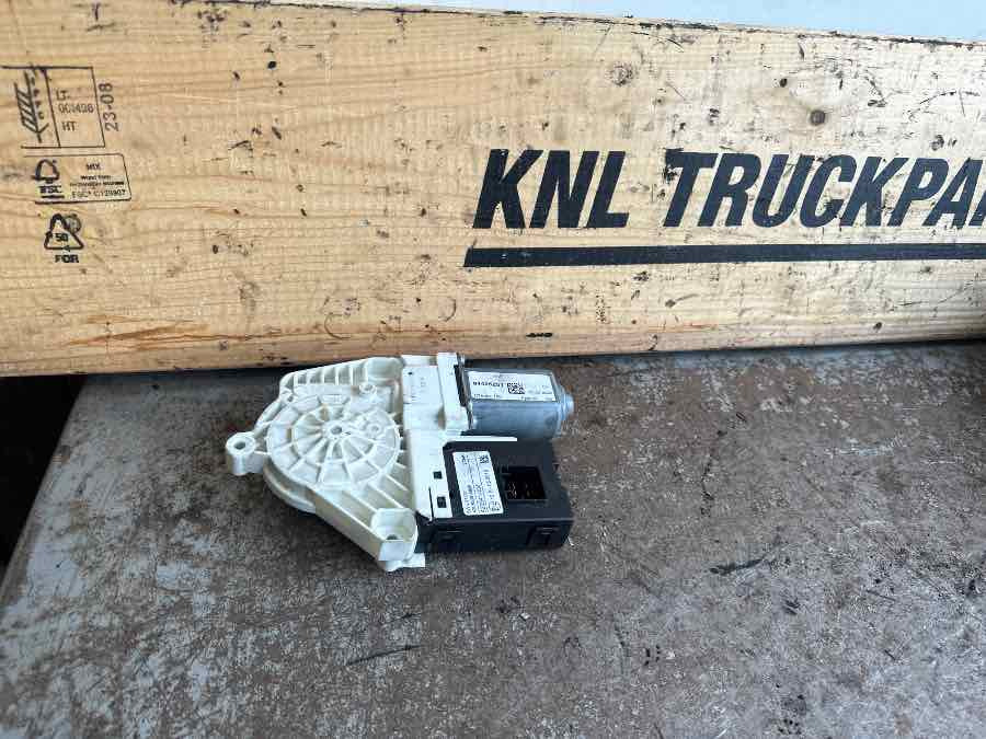 VOLVO WINDOW MOTOR 84425251 - Elektrosistēma - Kravas automašīna: foto 2 VOLVO WINDOW MOTOR 84425251 - Elektrosistēma - Kravas automašīna: foto 2
