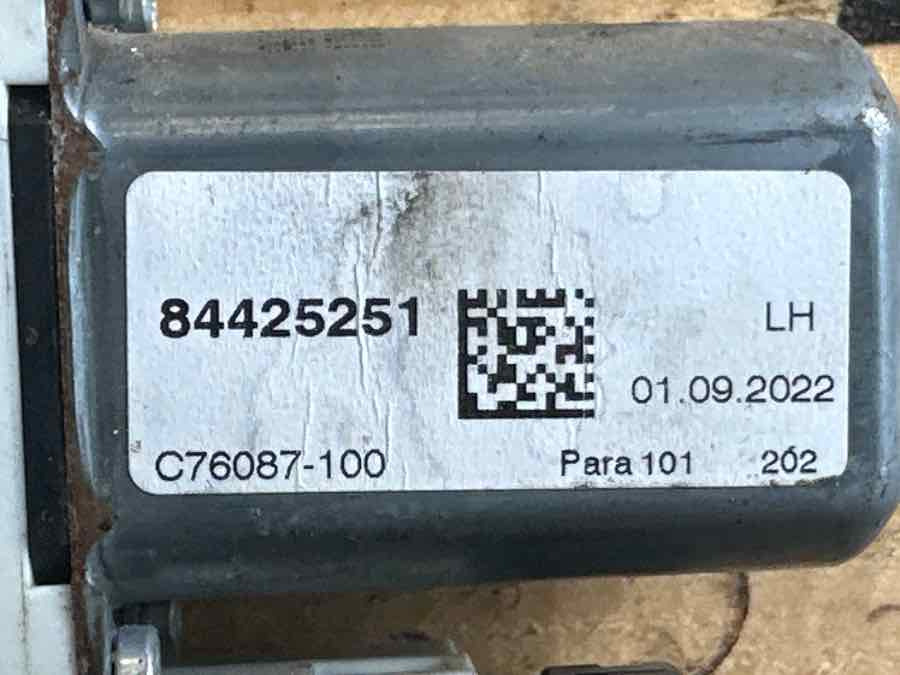 VOLVO WINDOW MOTOR 84425251 - Elektrosistēma - Kravas automašīna: foto 3 VOLVO WINDOW MOTOR 84425251 - Elektrosistēma - Kravas automašīna: foto 3