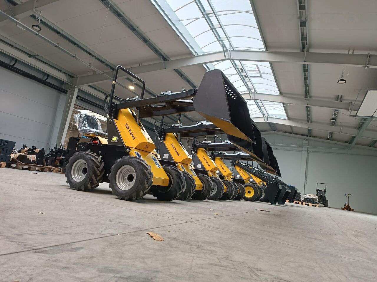 Tur Poland Mini Loader TUR N 520 Mini Hoflader Kompaktlader Briggs&Stratton - Kompaktiekrāvējs: foto 1 Tur Poland Mini Loader TUR N 520 Mini Hoflader Kompaktlader Briggs&Stratton - Kompaktiekrāvējs: foto 1