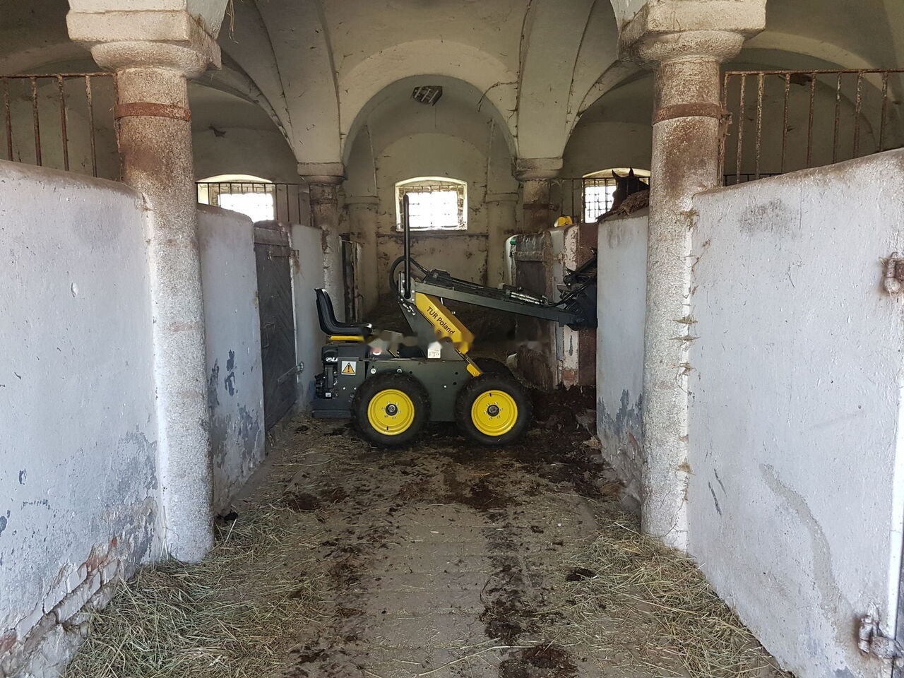 Tur Poland Mini Loader TUR N 520 Mini Hoflader Kompaktlader Briggs&Stratton - Kompaktiekrāvējs: foto 4 Tur Poland Mini Loader TUR N 520 Mini Hoflader Kompaktlader Briggs&Stratton - Kompaktiekrāvējs: foto 4