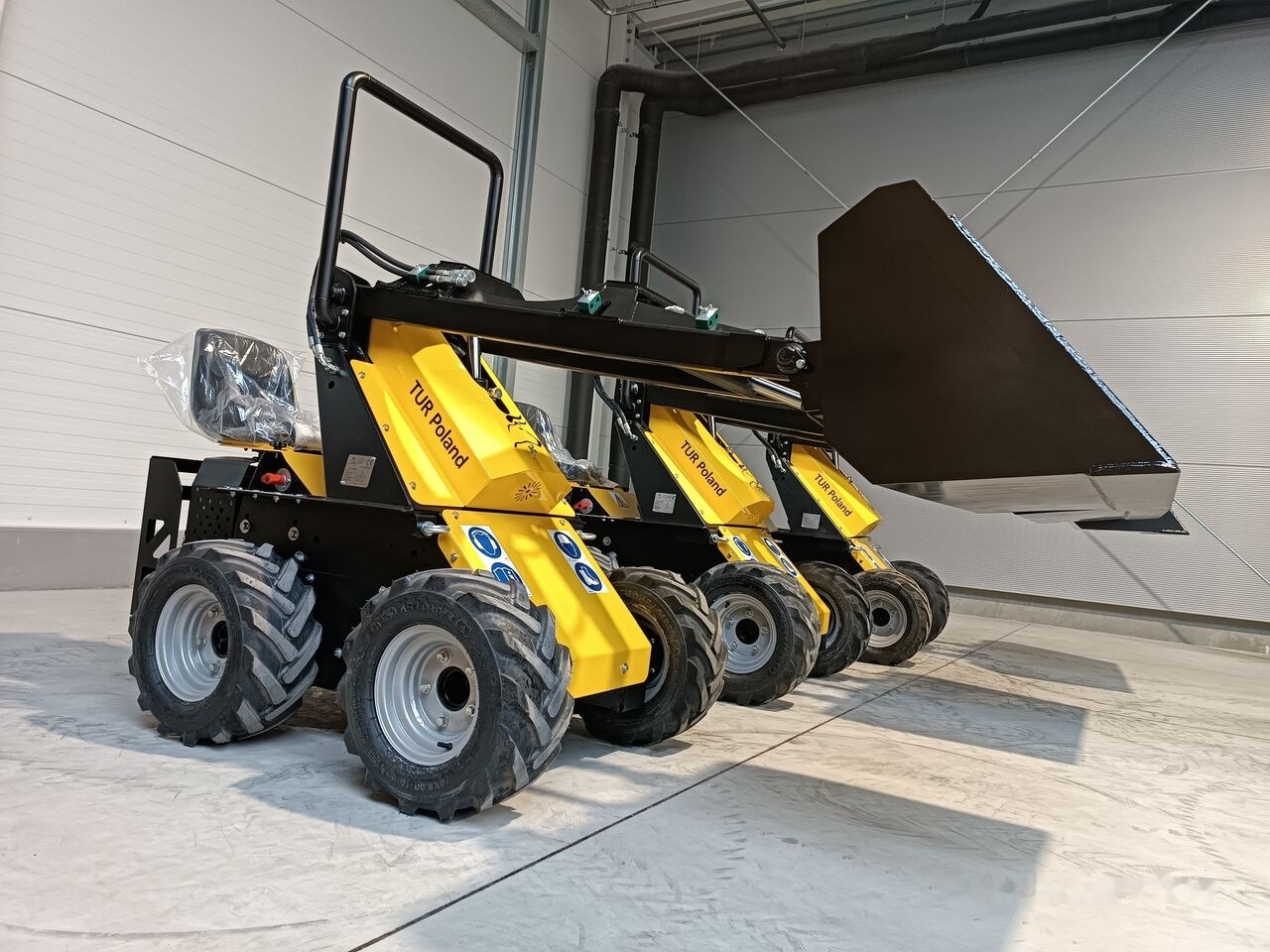 Tur Poland Mini Loader TUR N 520 Mini Hoflader Kompaktlader Briggs&Stratton - Kompaktiekrāvējs: foto 1 Tur Poland Mini Loader TUR N 520 Mini Hoflader Kompaktlader Briggs&Stratton - Kompaktiekrāvējs: foto 1