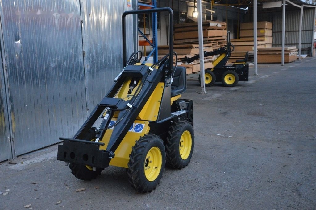 Tur Poland Miniradlader Miniloader Mini hoflader TUR N 520 Briggs&Stratton - Kompaktiekrāvējs: foto 3 Tur Poland Miniradlader Miniloader Mini hoflader TUR N 520 Briggs&Stratton - Kompaktiekrāvējs: foto 3