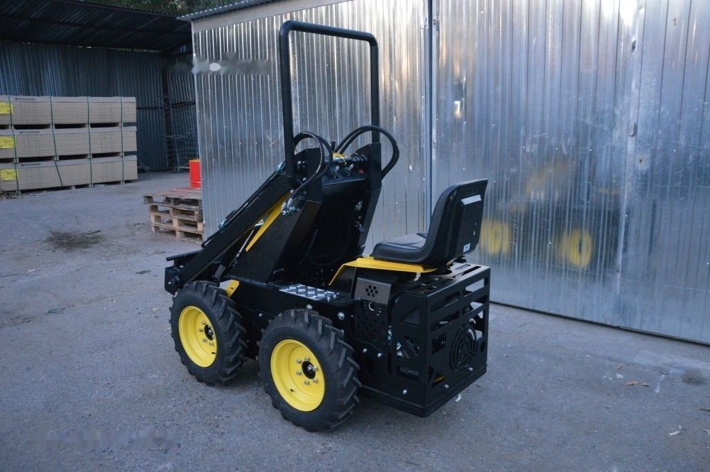 Tur Poland Miniradlader Miniloader Mini hoflader TUR N 520 Briggs&Stratton - Kompaktiekrāvējs: foto 4 Tur Poland Miniradlader Miniloader Mini hoflader TUR N 520 Briggs&Stratton - Kompaktiekrāvējs: foto 4