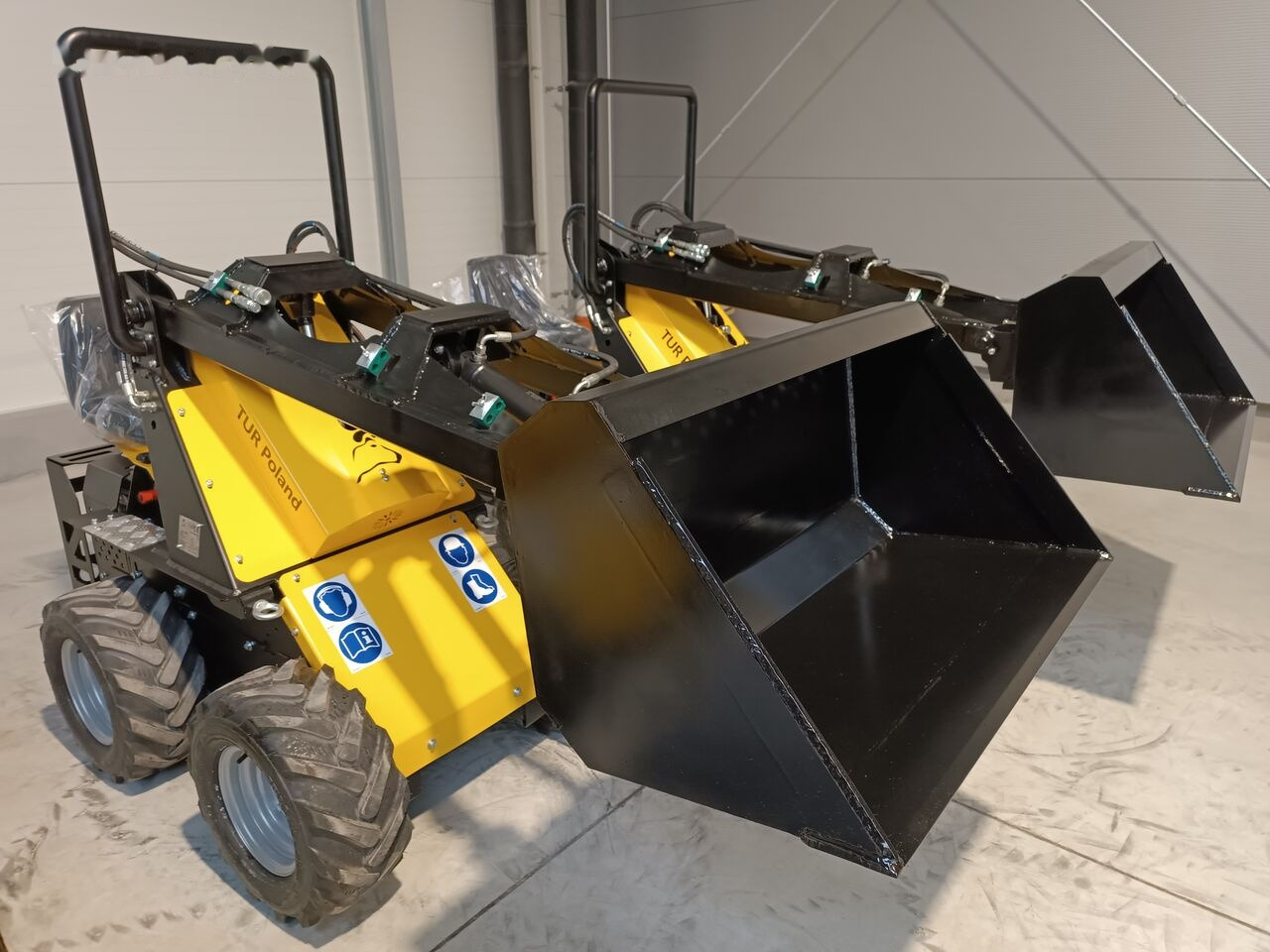 Tur Poland Radlader Mini loader Mini Hoflader N 520 - Kompaktiekrāvējs: foto 4 Tur Poland Radlader Mini loader Mini Hoflader N 520 - Kompaktiekrāvējs: foto 4