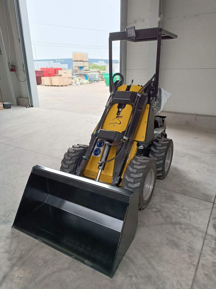 Tur Poland Radlader Mini loader Mini Hoflader N 520 - Kompaktiekrāvējs: foto 2 Tur Poland Radlader Mini loader Mini Hoflader N 520 - Kompaktiekrāvējs: foto 2