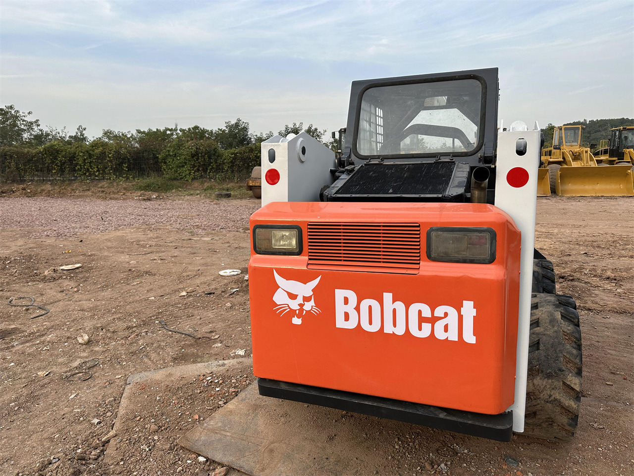 BOBCAT S300 - Kompaktiekrāvējs: foto 4 BOBCAT S300 - Kompaktiekrāvējs: foto 4