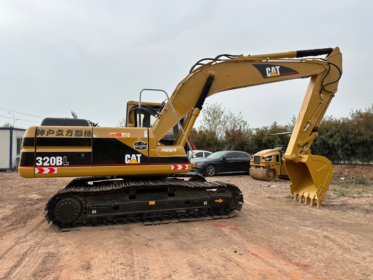 CAT 320BL crawler excavator - Kāpurķēžu ekskavators: foto 1 CAT 320BL crawler excavator - Kāpurķēžu ekskavators: foto 1