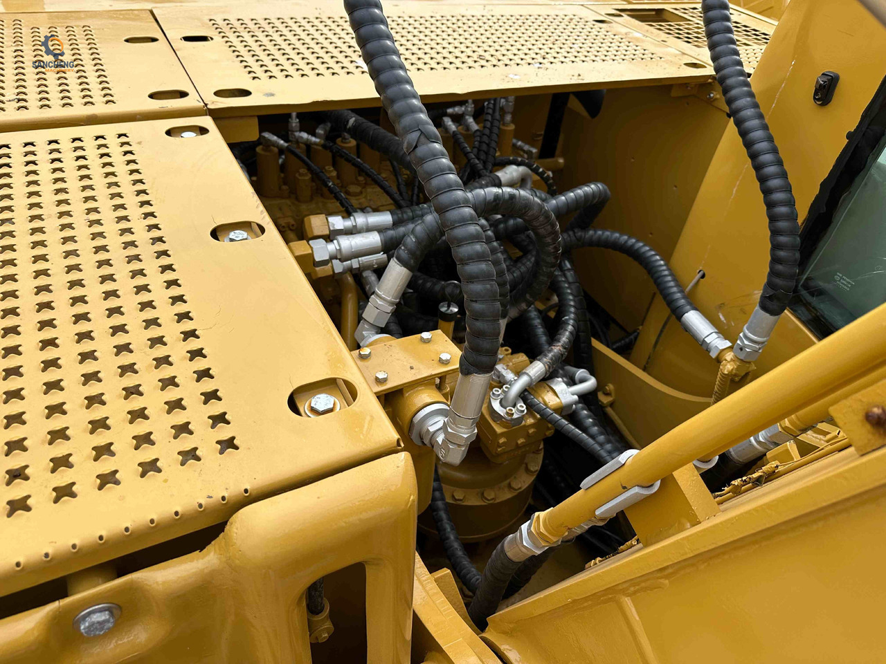 Kāpurķēžu ekskavators CAT 320CL excavator with hammer: foto 8