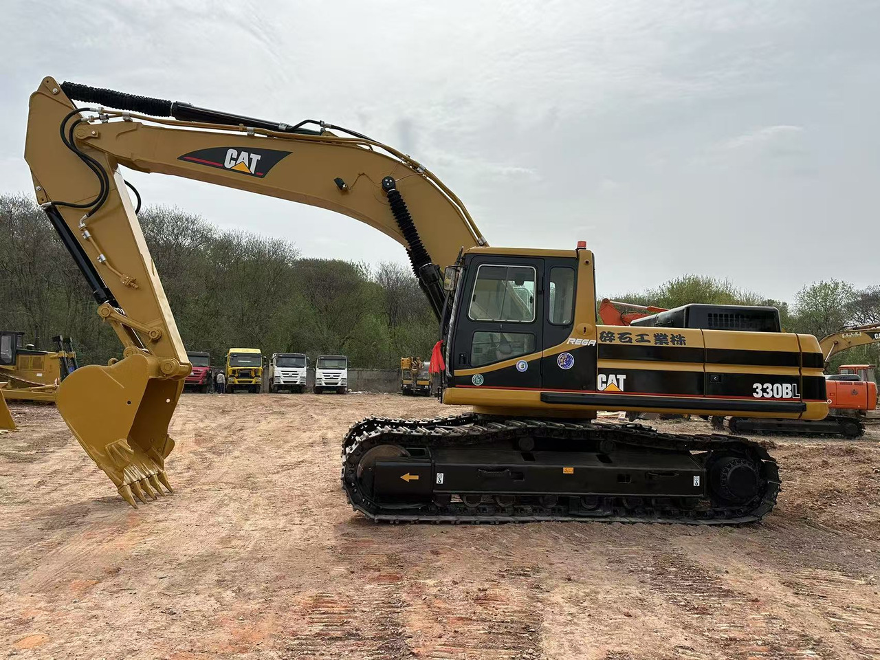 CAT 330BL - Kāpurķēžu ekskavators: foto 2 CAT 330BL - Kāpurķēžu ekskavators: foto 2