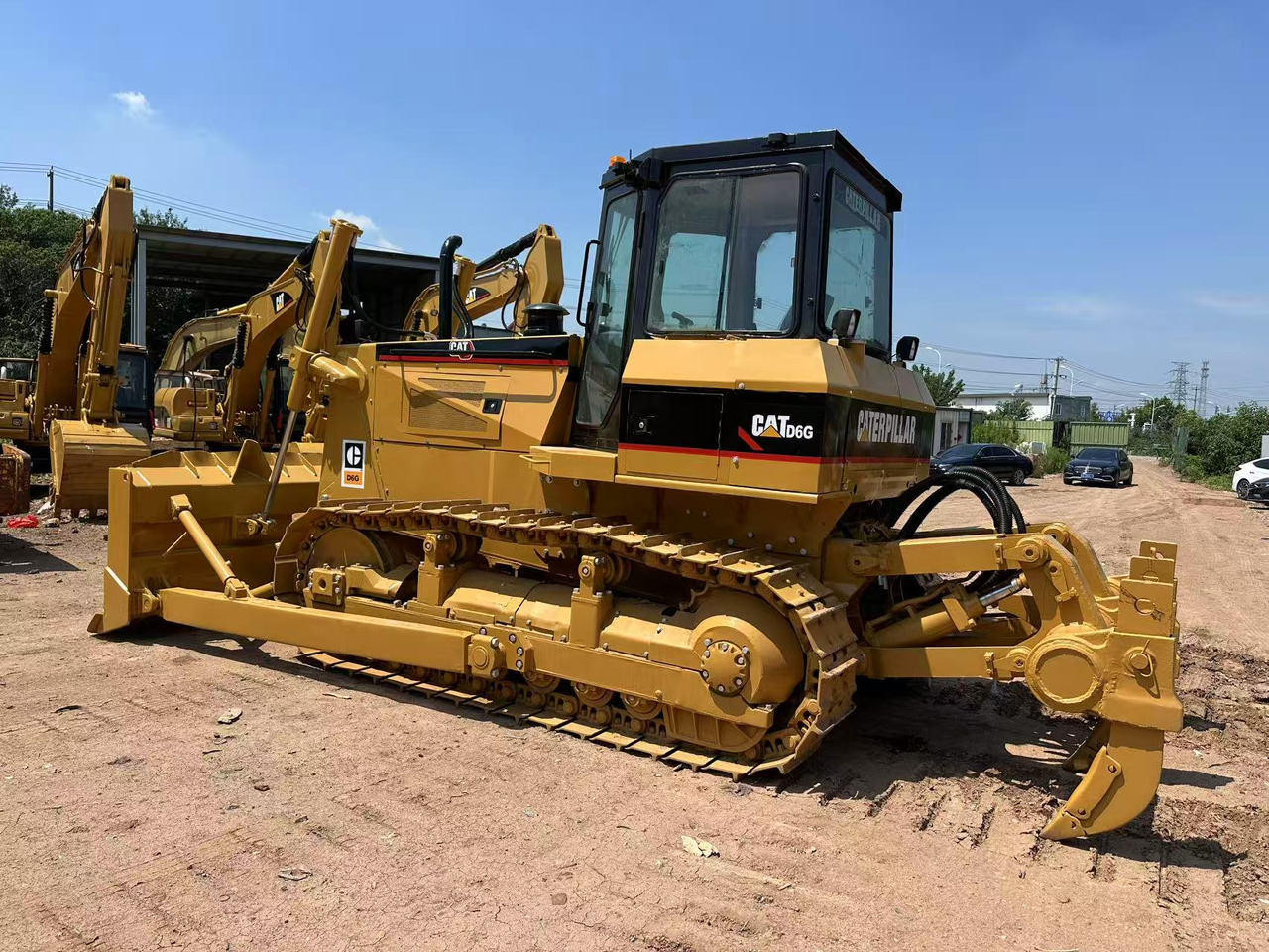 CAT D6G - Buldozers: foto 1 CAT D6G - Buldozers: foto 1
