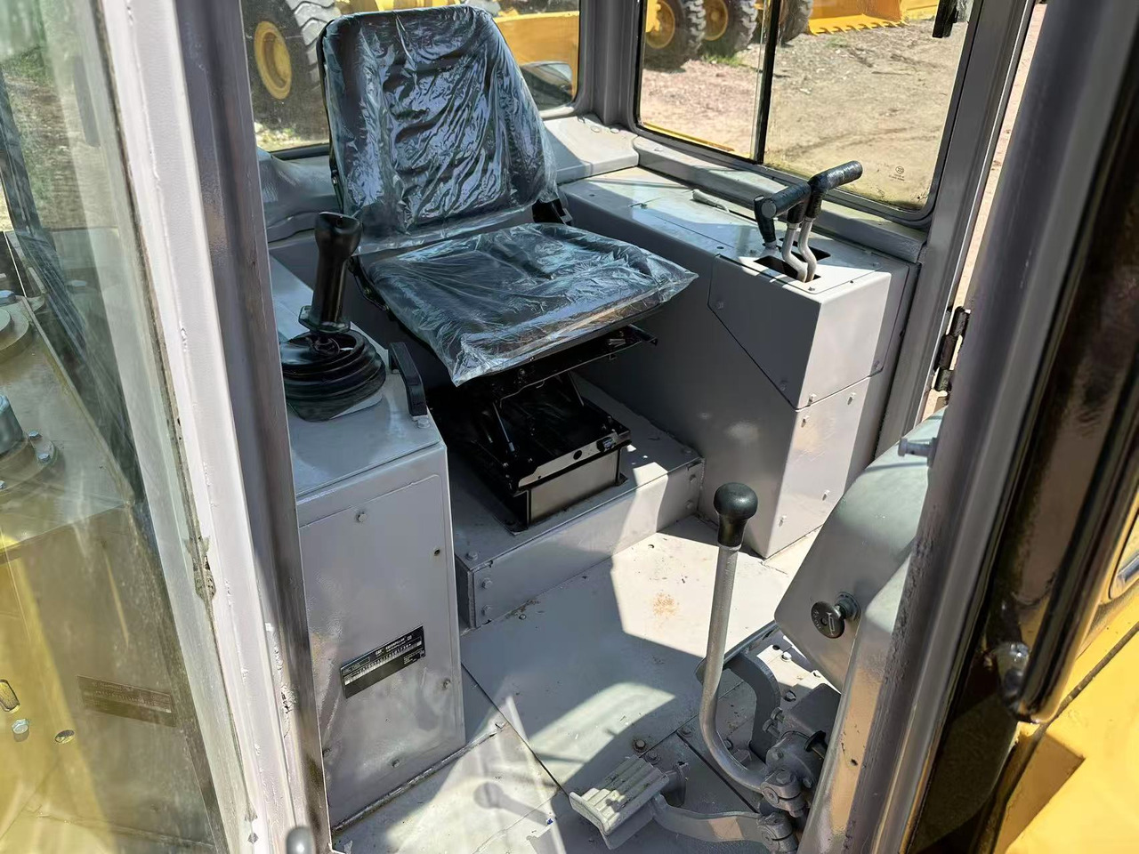 CAT D6G bulldozer - Buldozers: foto 5 CAT D6G bulldozer - Buldozers: foto 5