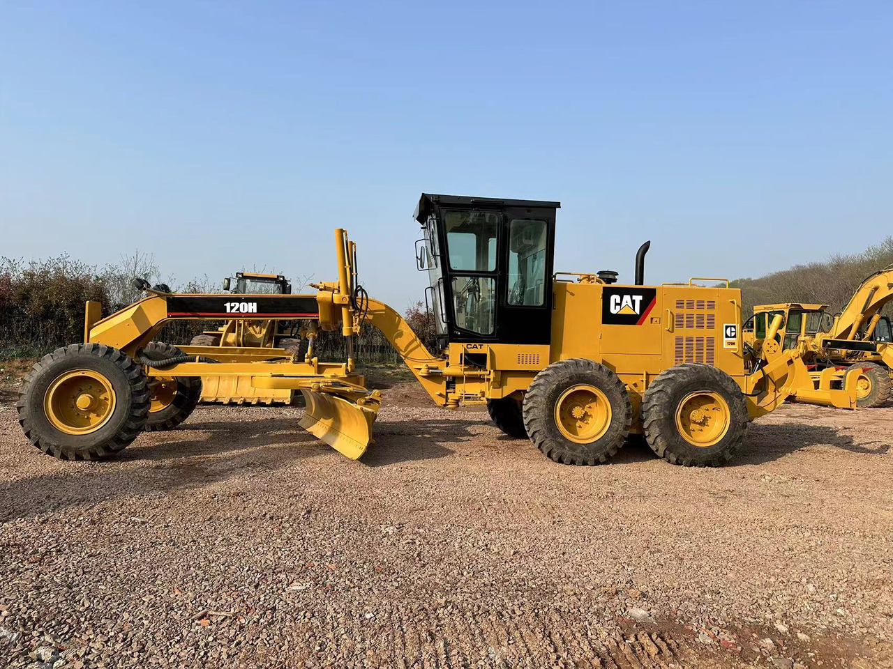 CATERPILLAR 120H motor grader - Greiders: foto 1 CATERPILLAR 120H motor grader - Greiders: foto 1