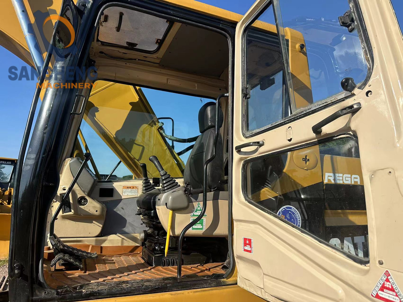 Kāpurķēžu ekskavators CATERPILLAR 320B: foto 10