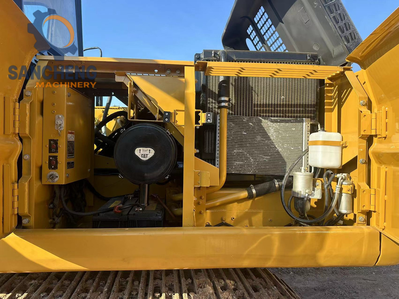 Kāpurķēžu ekskavators CATERPILLAR 320B: foto 9