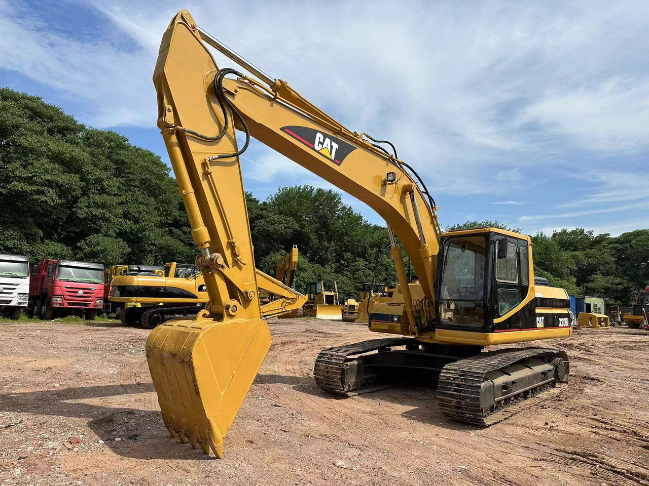 CATERPILLAR 320B - Kāpurķēžu ekskavators: foto 2 CATERPILLAR 320B - Kāpurķēžu ekskavators: foto 2