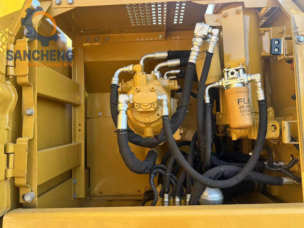 Kāpurķēžu ekskavators CATERPILLAR 320BL: foto 12