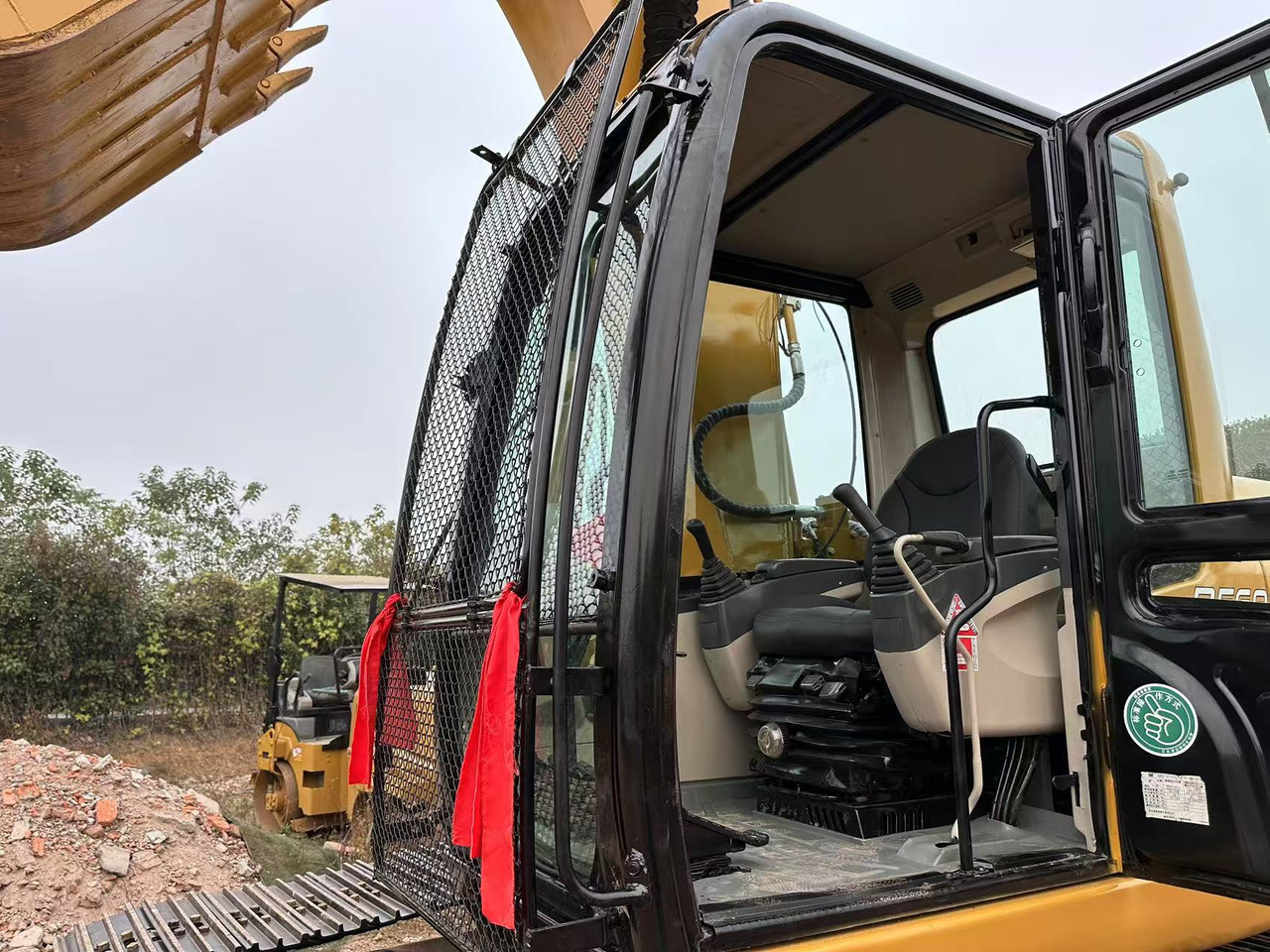 Kāpurķēžu ekskavators CATERPILLAR 320C: foto 9