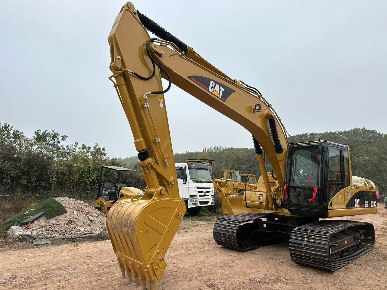 Kāpurķēžu ekskavators CATERPILLAR 320C: foto 8