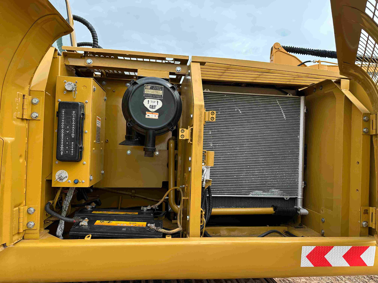 Kāpurķēžu ekskavators CATERPILLAR 320CL: foto 8