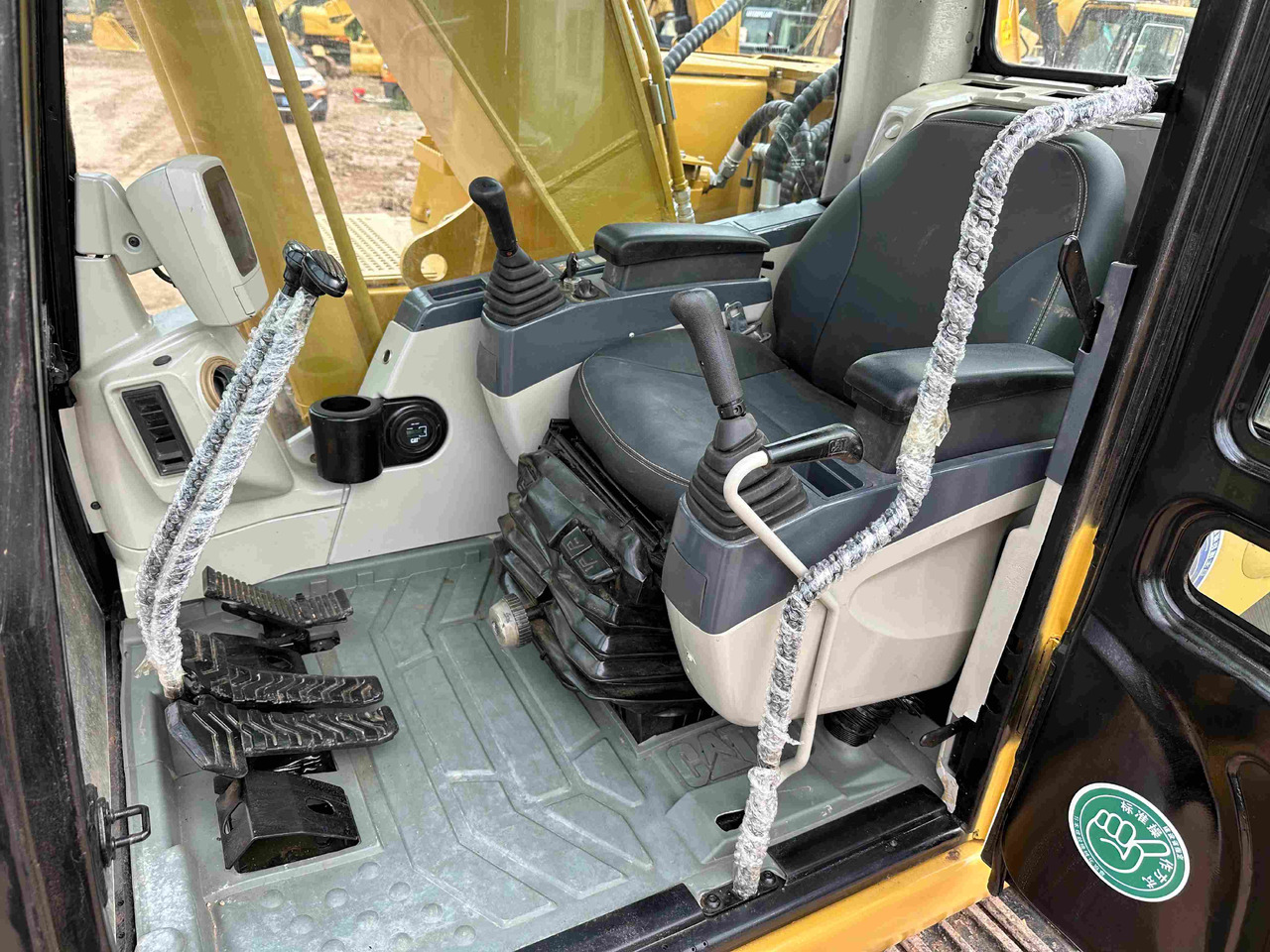 Kāpurķēžu ekskavators CATERPILLAR 320CL: foto 9