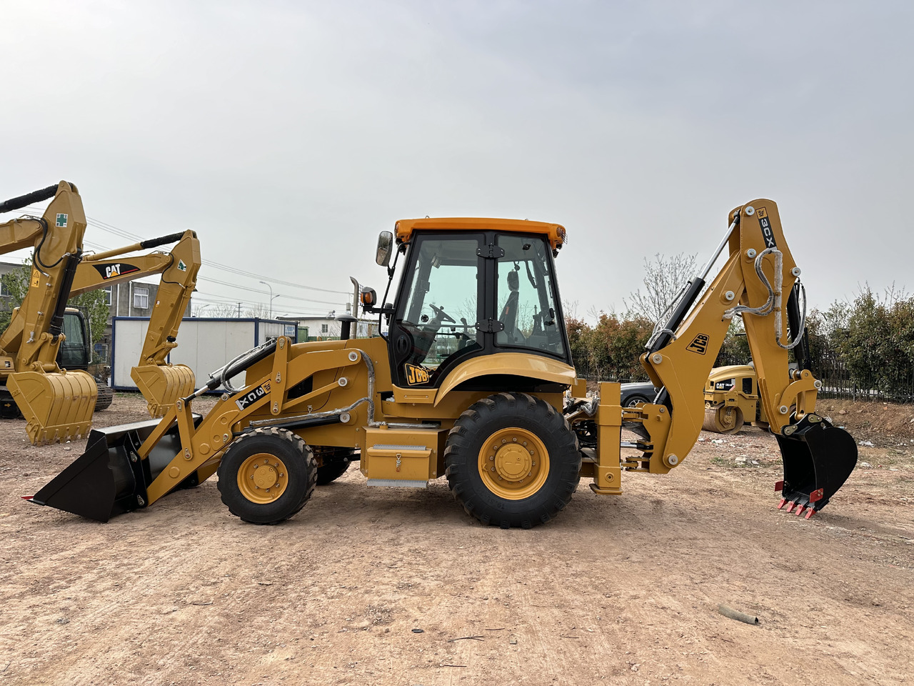 CATERPILLAR 420F2 - Ekskavators-iekrāvējs: foto 1 CATERPILLAR 420F2 - Ekskavators-iekrāvējs: foto 1