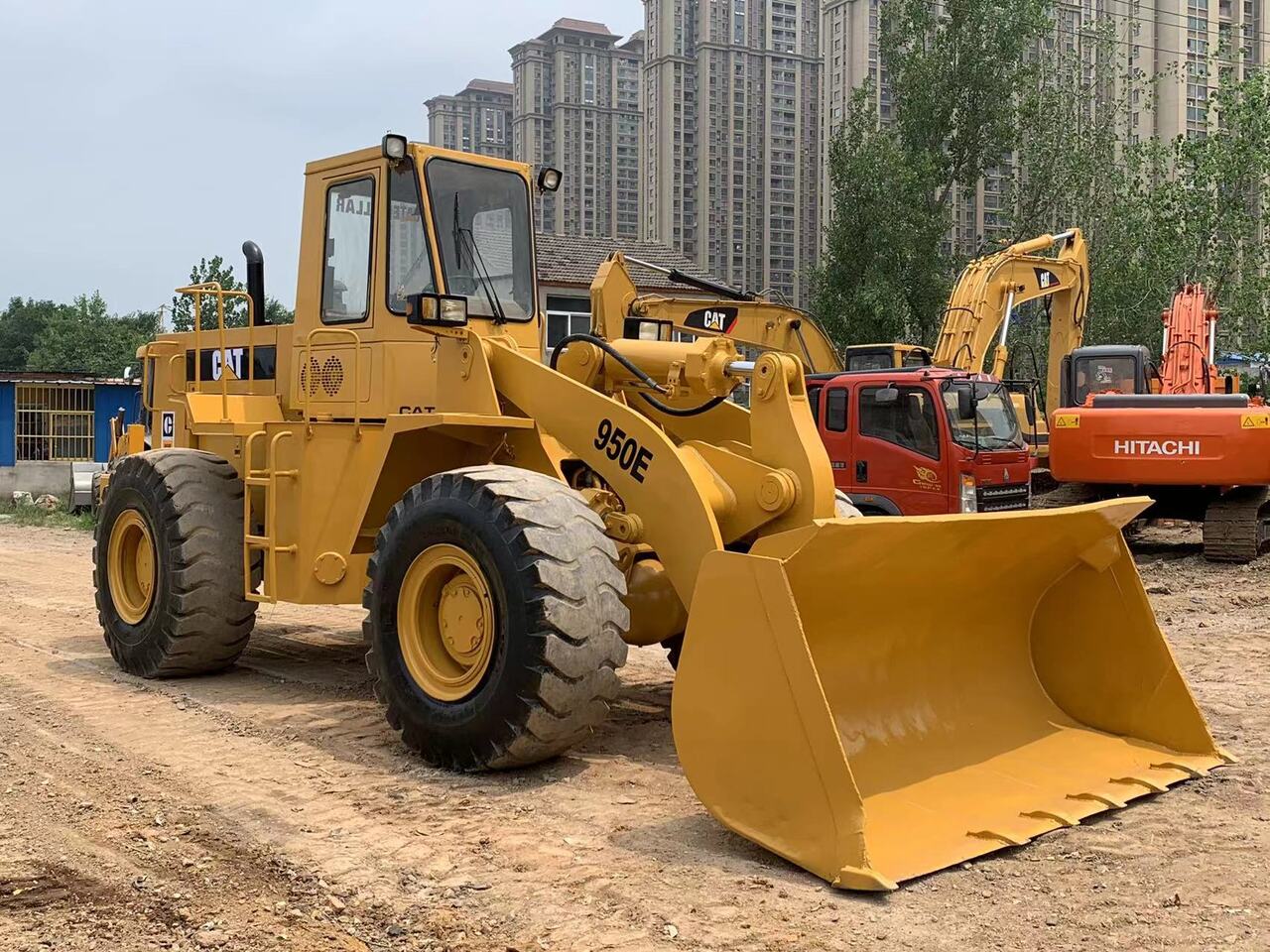 CATERPILLAR 950E - Riteņu iekrāvējs: foto 4 CATERPILLAR 950E - Riteņu iekrāvējs: foto 4