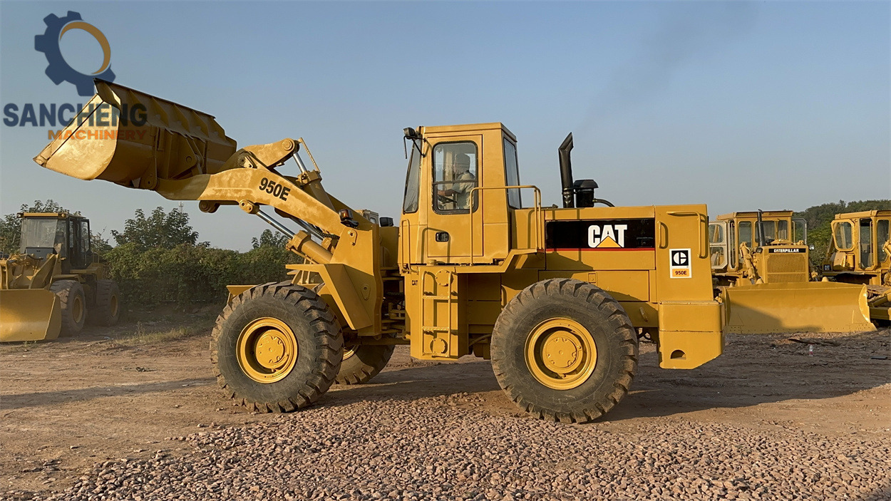 CATERPILLAR 950E - Riteņu iekrāvējs: foto 4 CATERPILLAR 950E - Riteņu iekrāvējs: foto 4