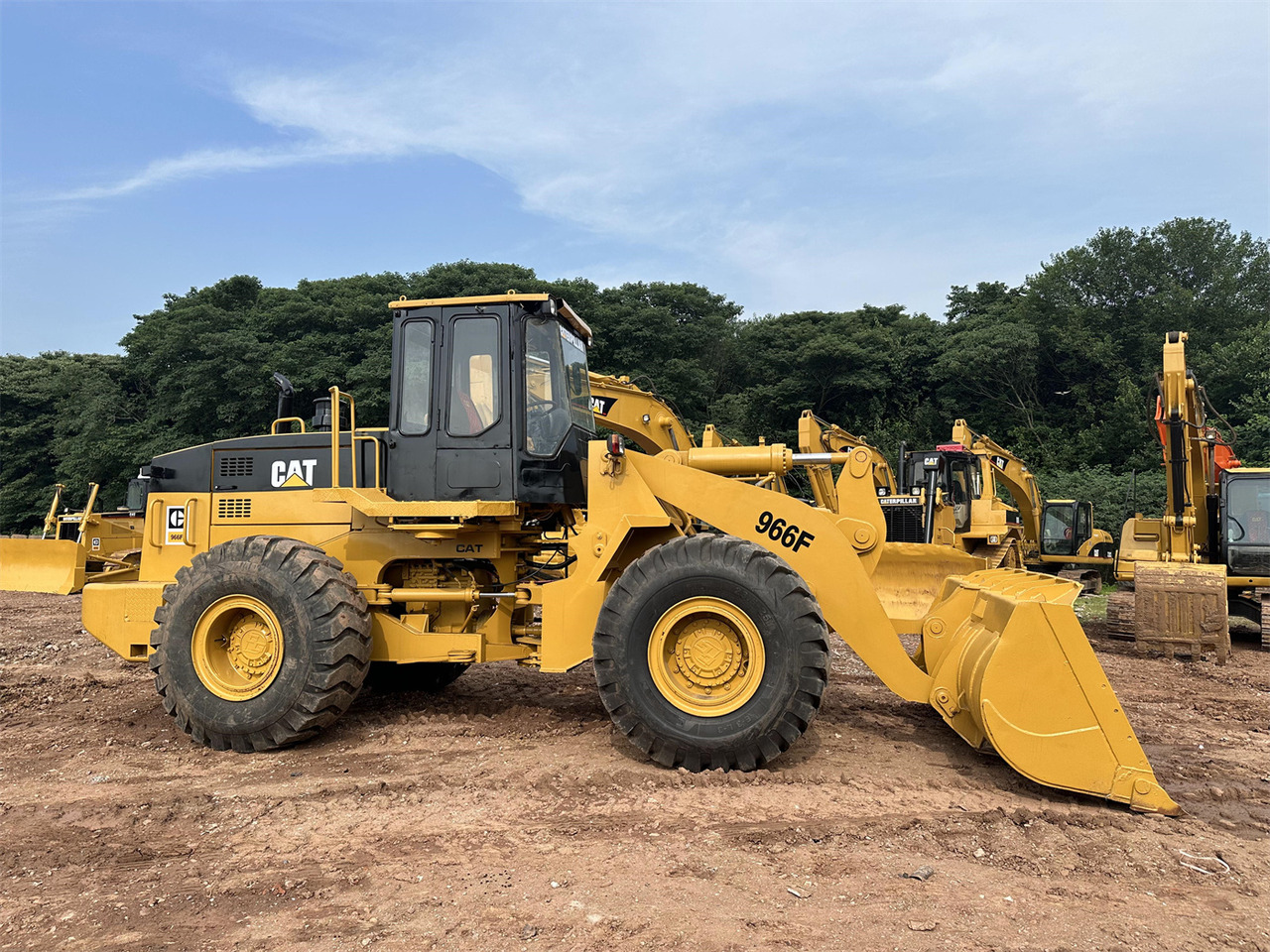 CATERPILLAR 966F - Riteņu iekrāvējs: foto 2 CATERPILLAR 966F - Riteņu iekrāvējs: foto 2
