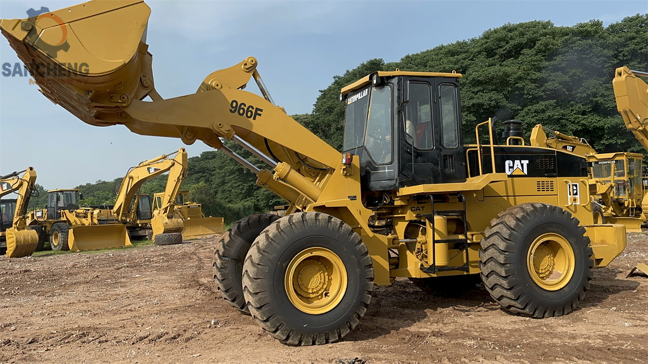 CATERPILLAR 966F - Riteņu iekrāvējs: foto 2 CATERPILLAR 966F - Riteņu iekrāvējs: foto 2